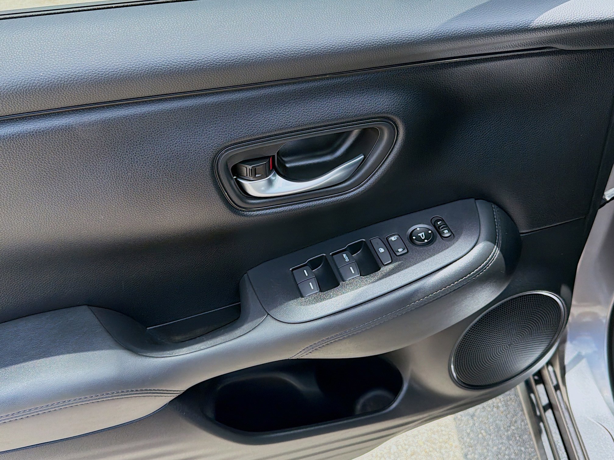 2025 Honda HR-V LX - Photo 16