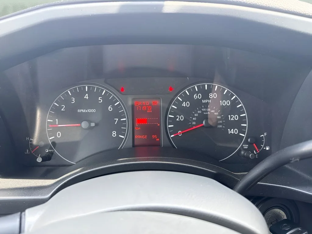Used 2018 White Nissan SL image 19