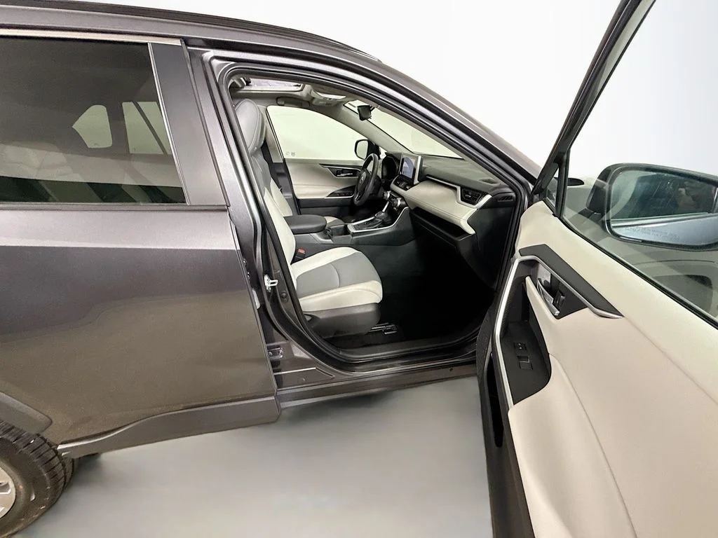 Used 2024 Magnetic Gray Metallic Toyota XLE Premium image 27