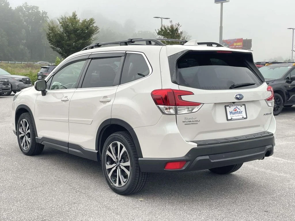 Used 2022 Crystal White Pearl Subaru Limited image 28