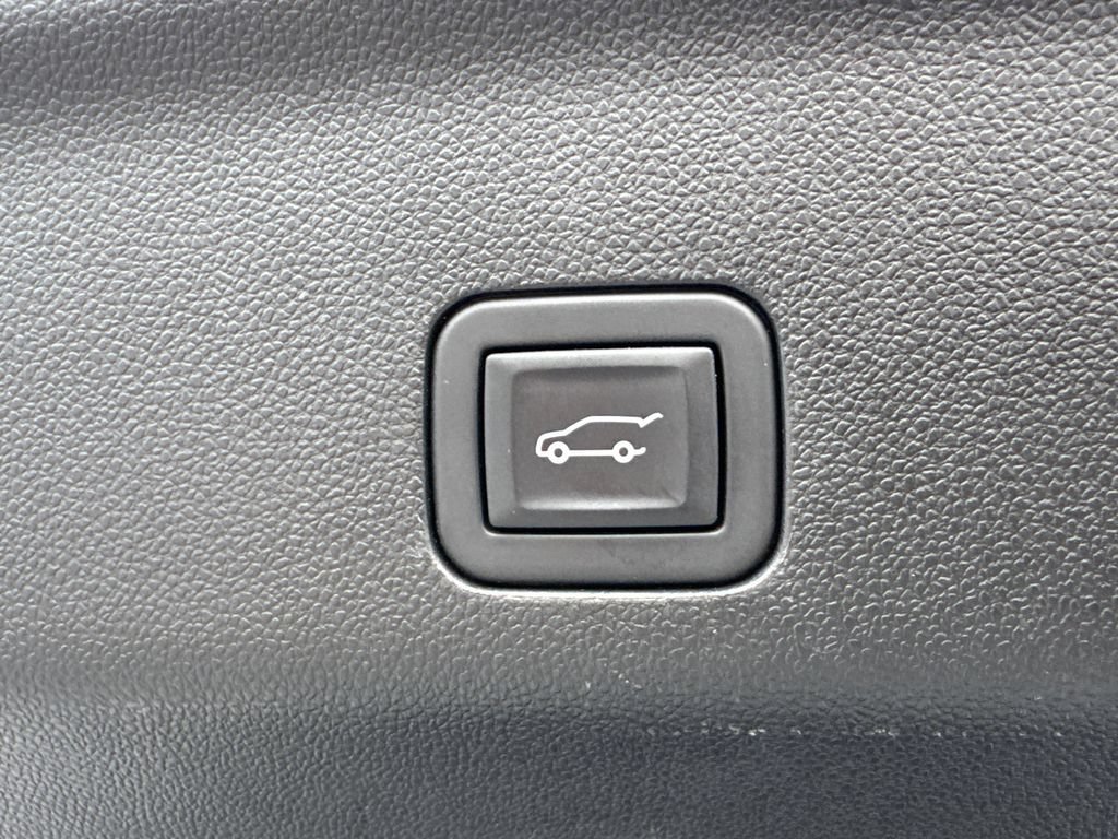 Used 2024 Summit White Chevrolet LT image 10