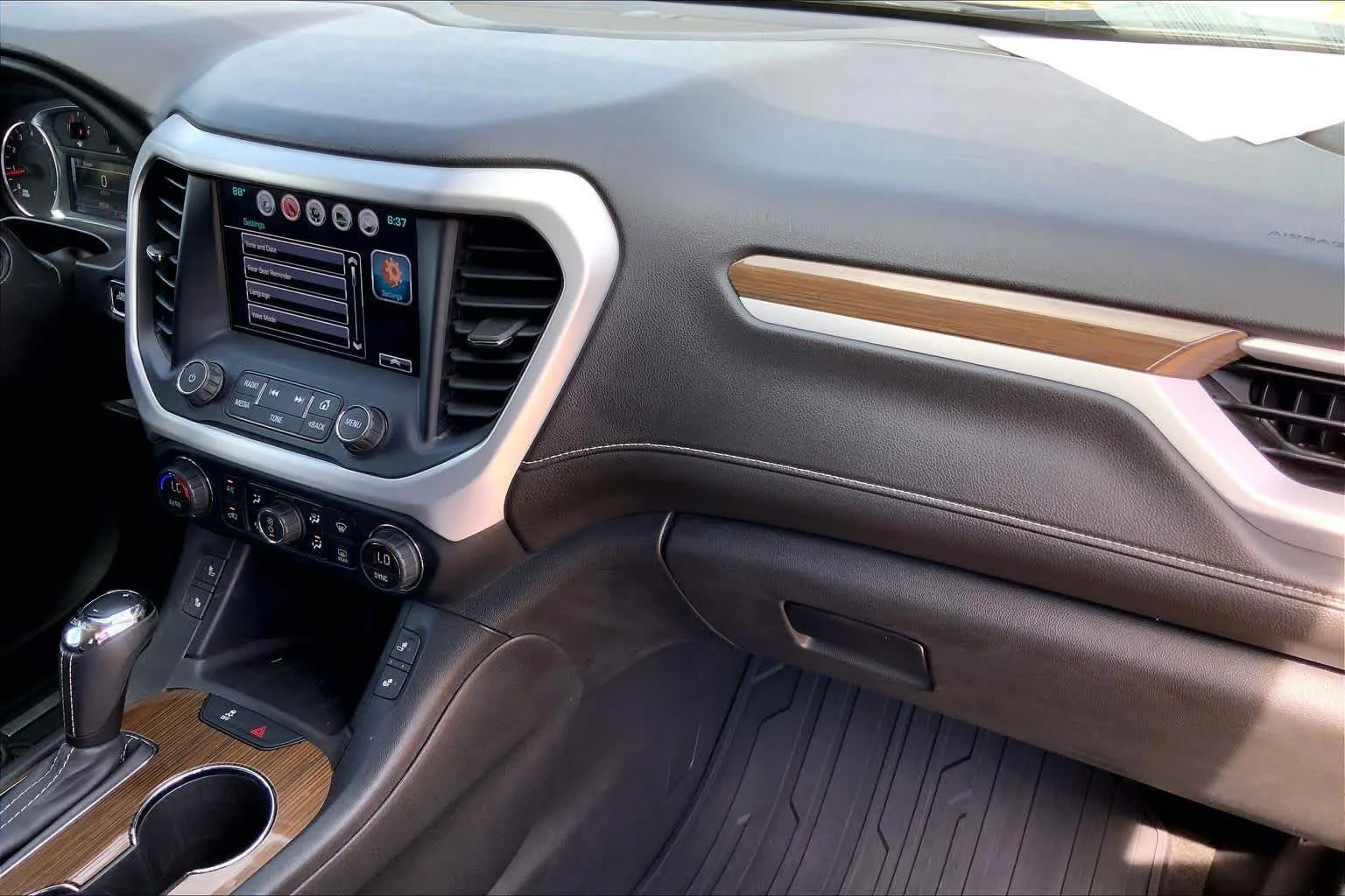 Used 2019 BLUE STEEL METALLIC GMC SLE image 18