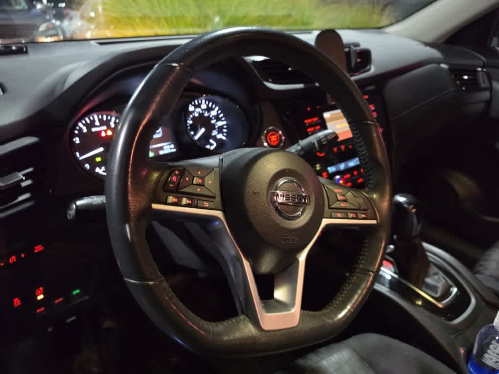 Used 2017 Palatial Ruby Nissan SV image 15