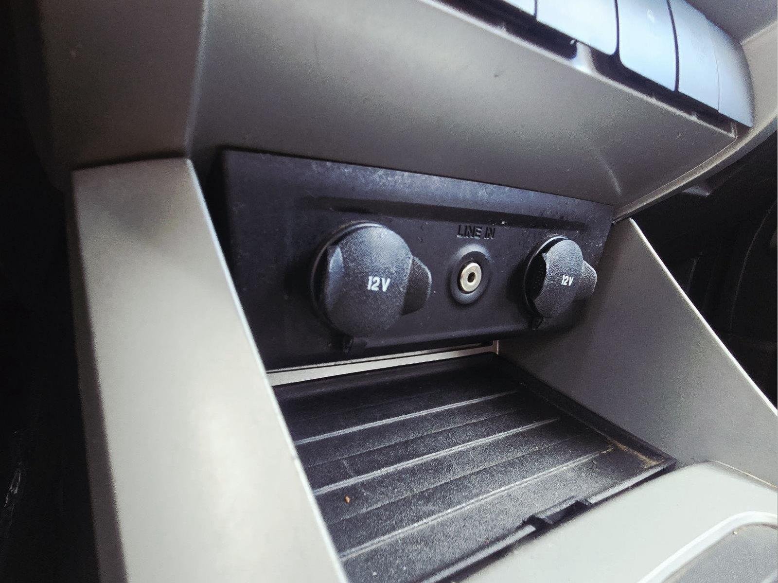 Used 2010  Ford SE image 19