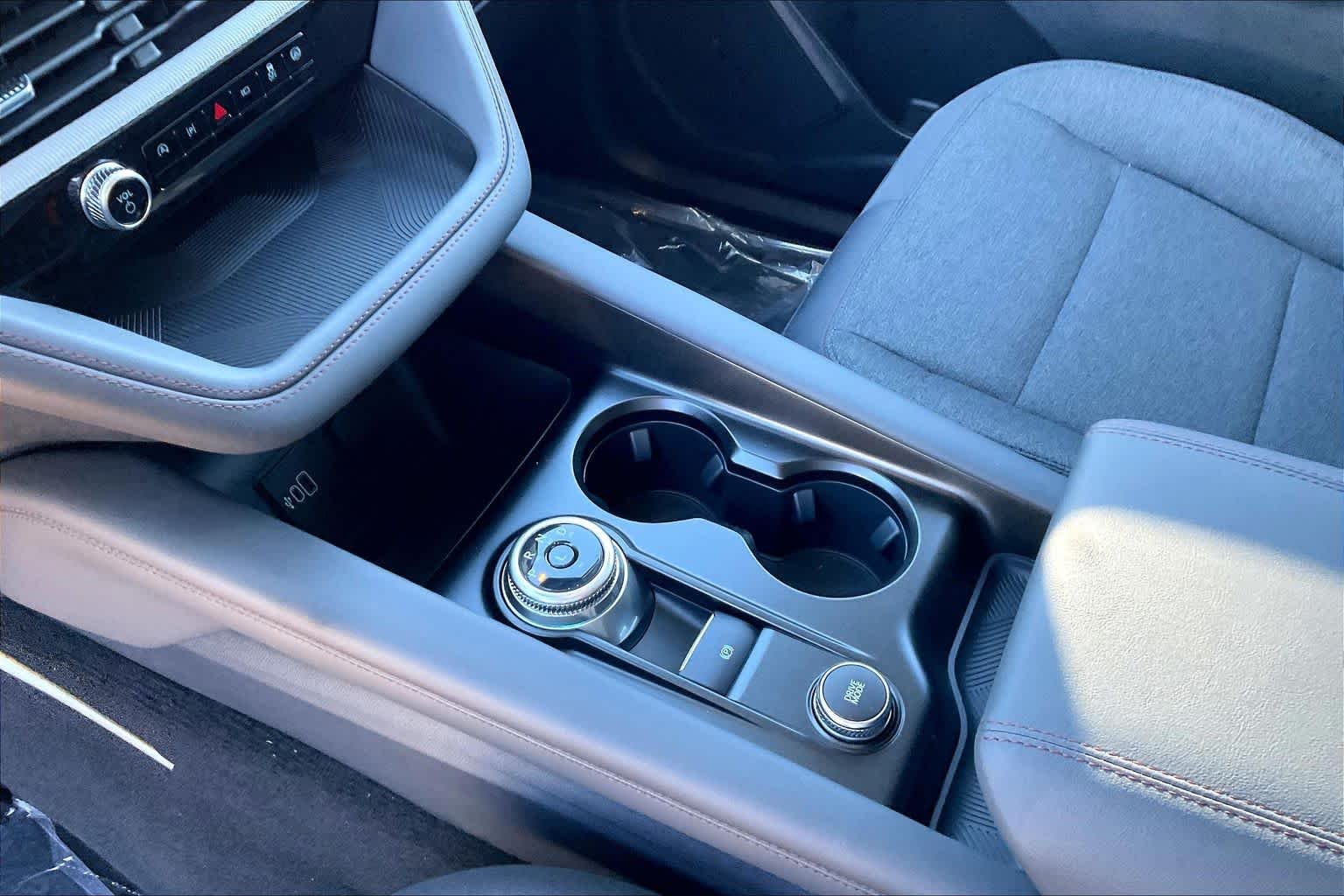 2026 Ford Explorer Active - Photo 7
