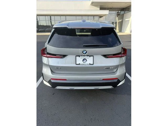 Used 2026 Space Silver Metallic BMW xDrive28i image 3