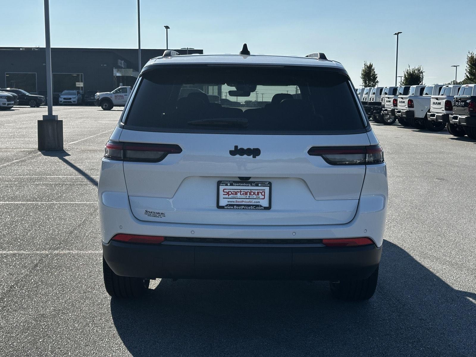 New 2026 Bright White Clear-Coat Exterior Paint Jeep Limited image 7