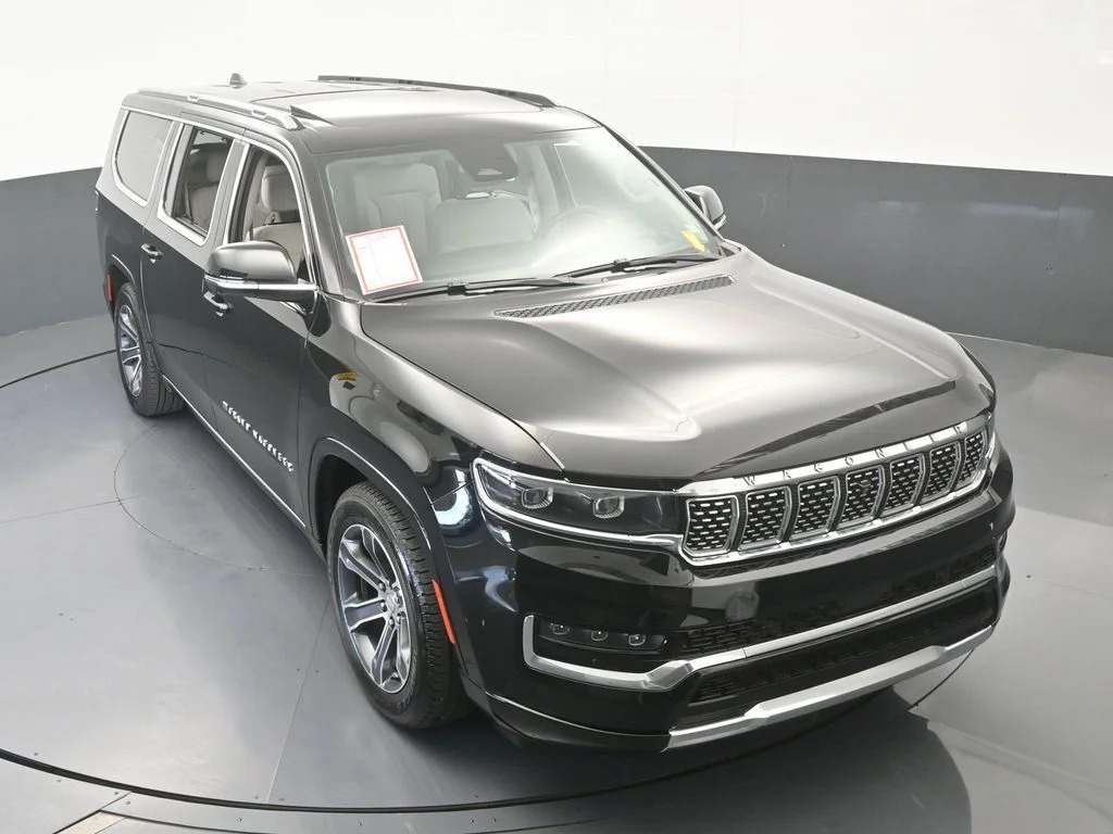 Used 2024 Diamond Black Crystal Pearlcoat Jeep Base image 68