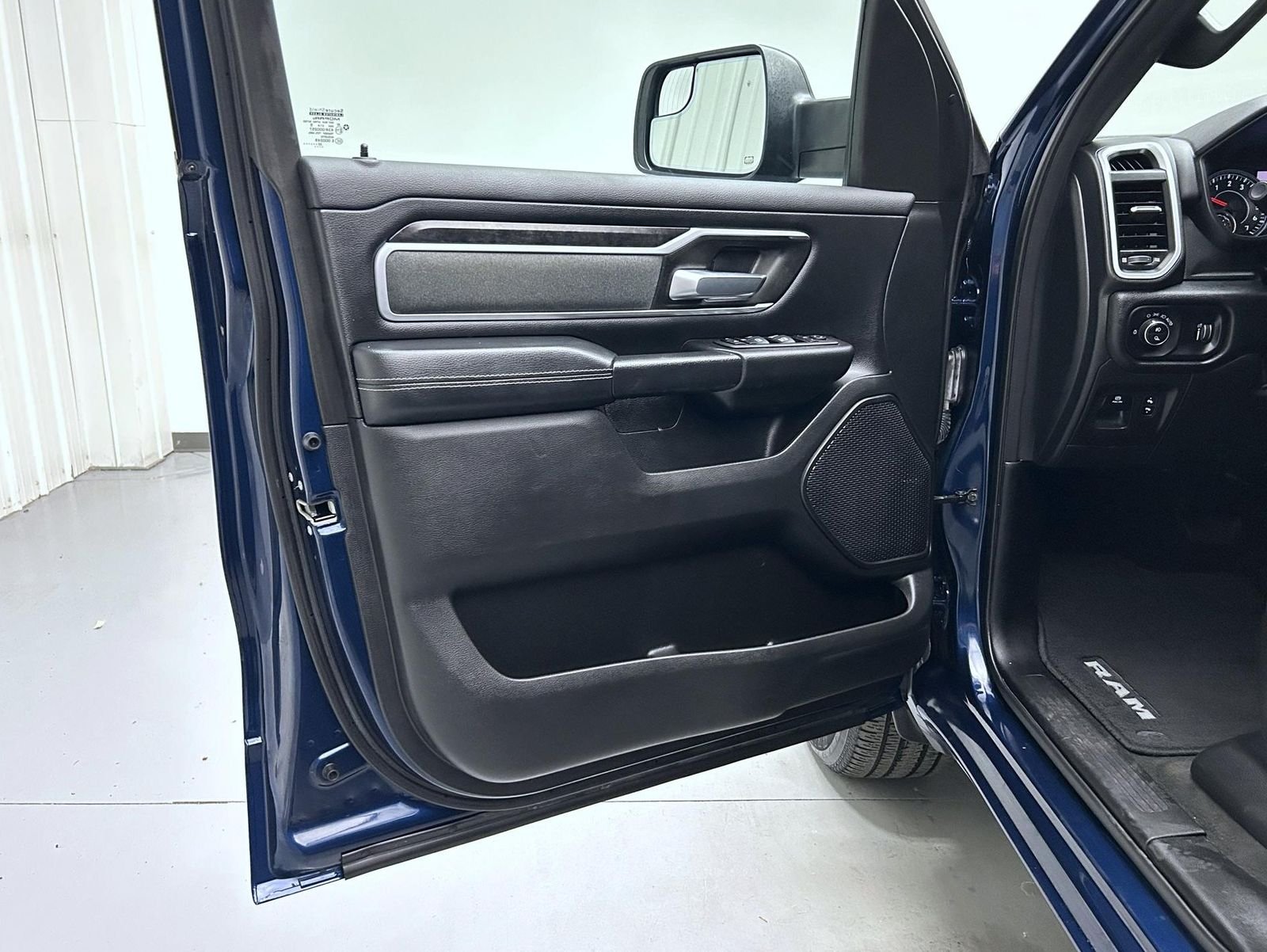 Used 2022 Blue Ram Big Horn/Lone Star image 9