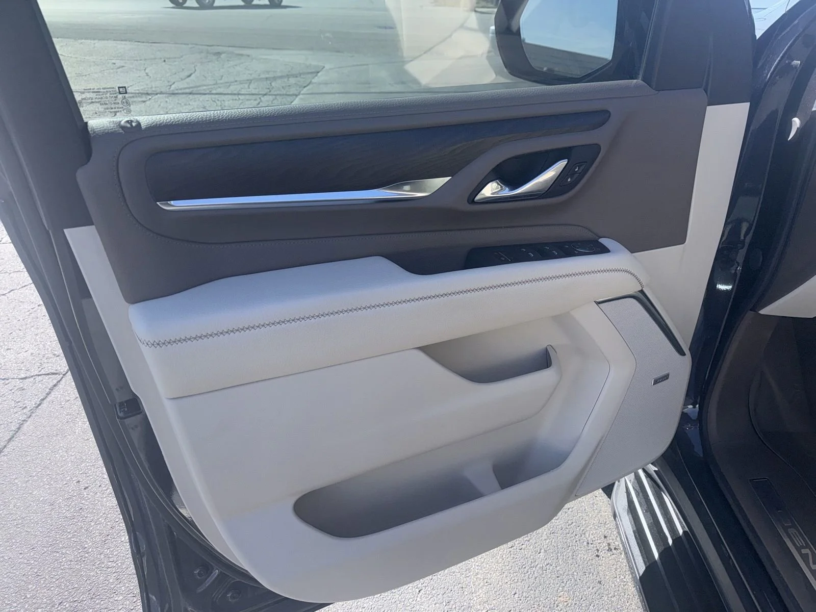 2024 GMC Yukon Denali - Photo 11
