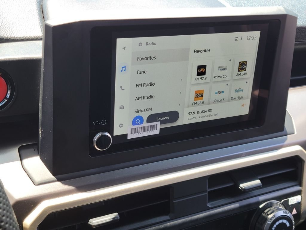 Used 2025  Toyota  image 21