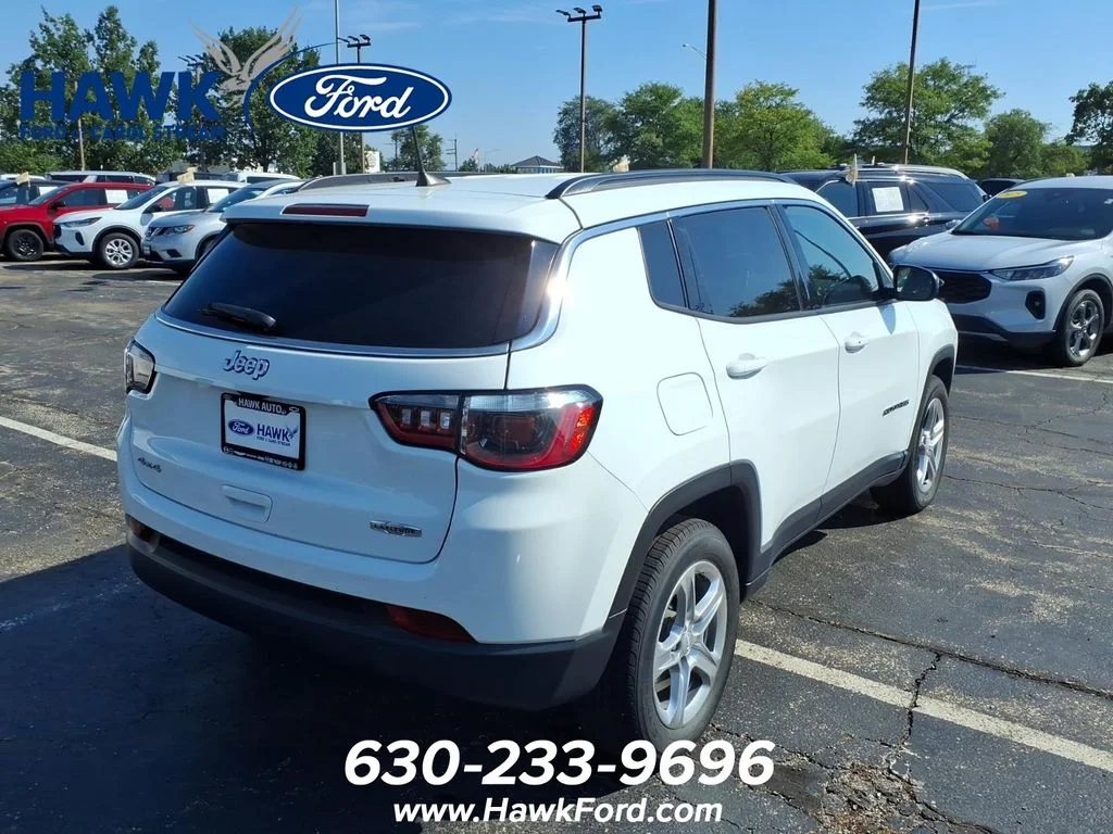 Used 2024 White Jeep Latitude image 7