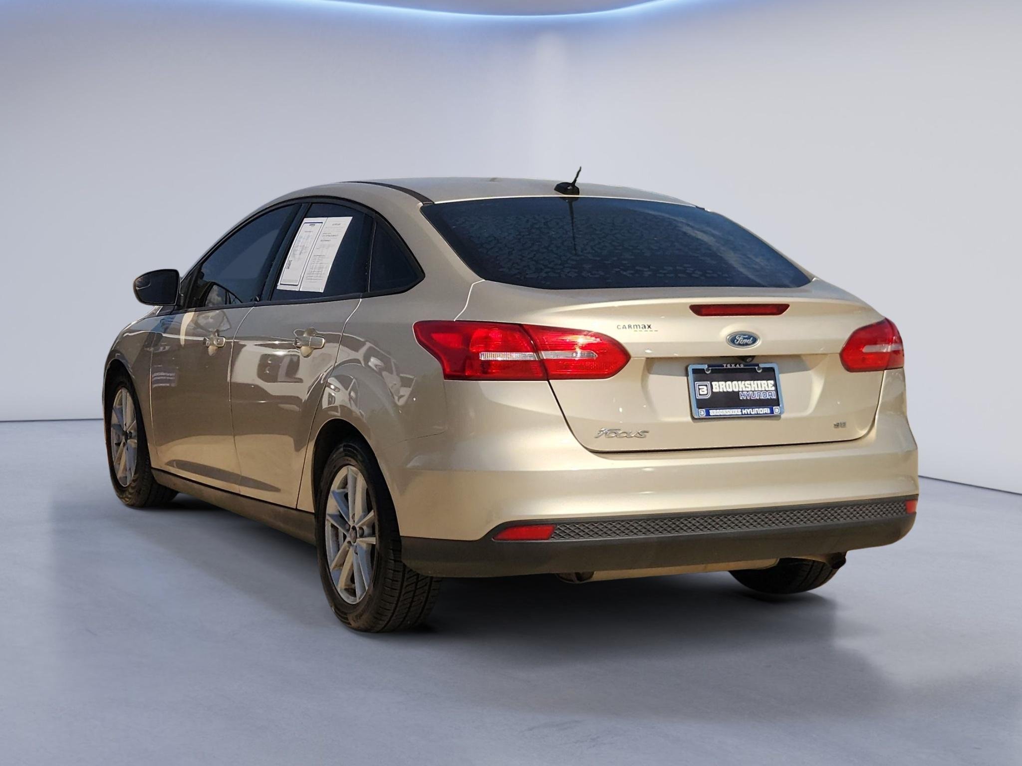 Used 2018 White Gold Metallic Ford SE image 8