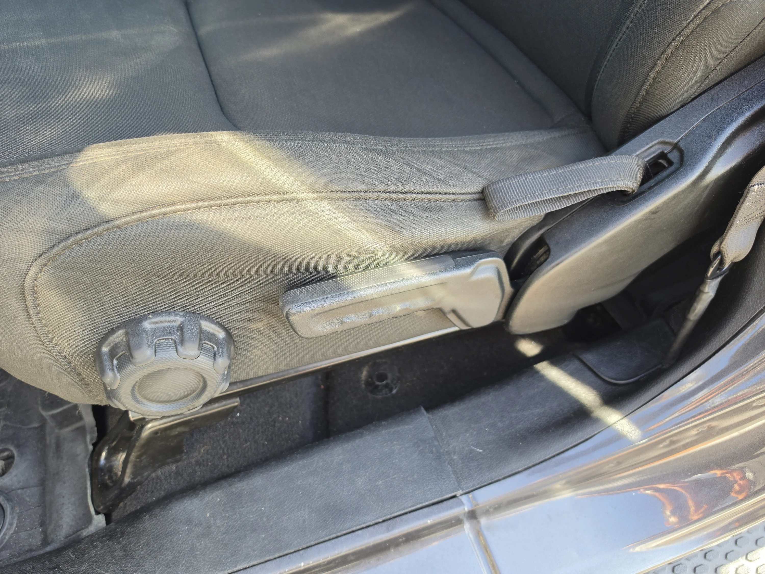 Used 2018 Granite Crystal Metallic Clearcoat Jeep Sahara image 26