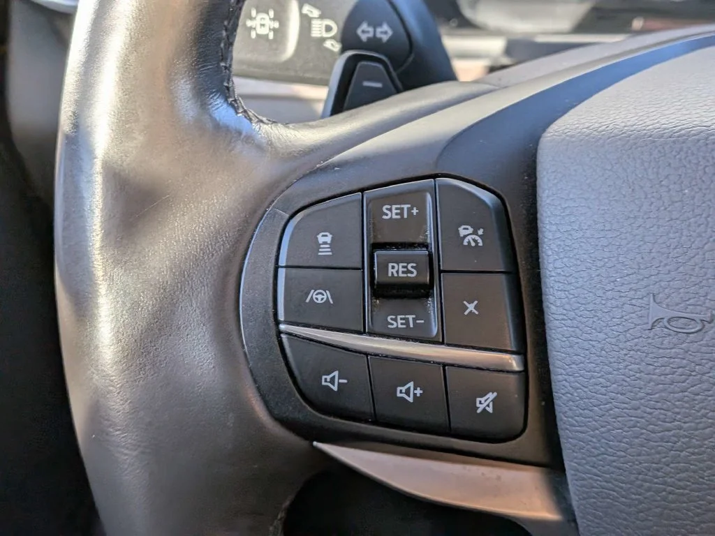 Used 2020 Silver Metallic Ford Platinum image 21