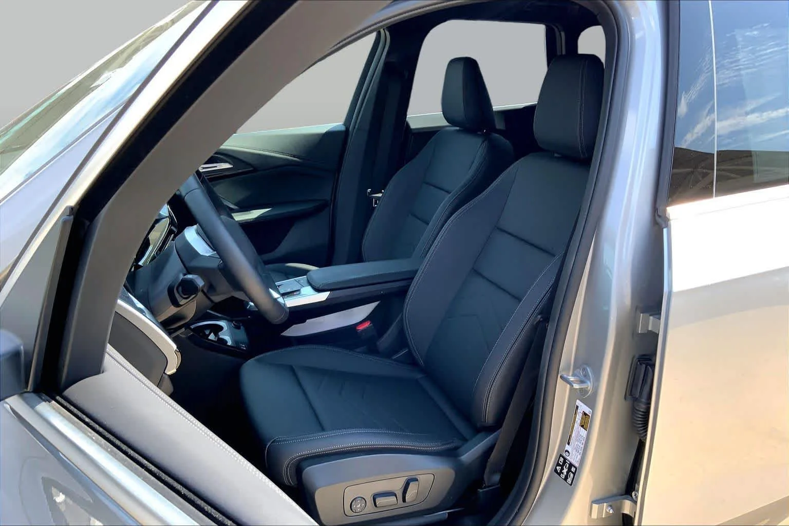 New 2026 Space Silver Metallic BMW xDrive28i image 9