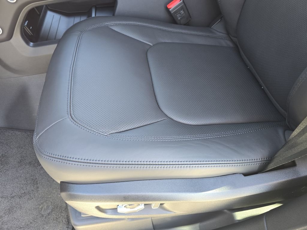 New 2026 Carpathian Grey Land Rover X-Dynamic SE image 31