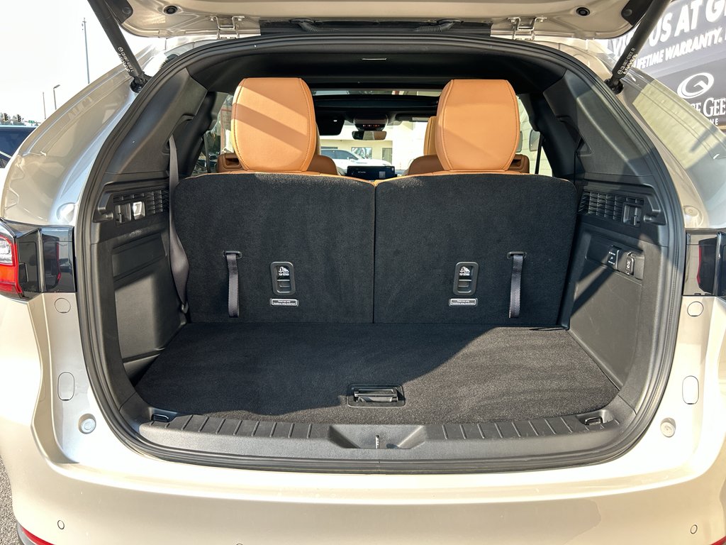 Used 2025 Platinum Quartz Mazda S Premium Plus Package image 17