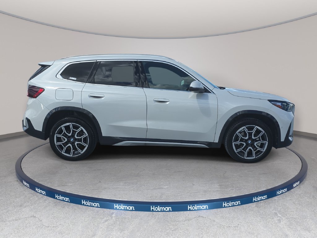 Used 2026 Mineral White Metallic BMW xDrive28i image 4