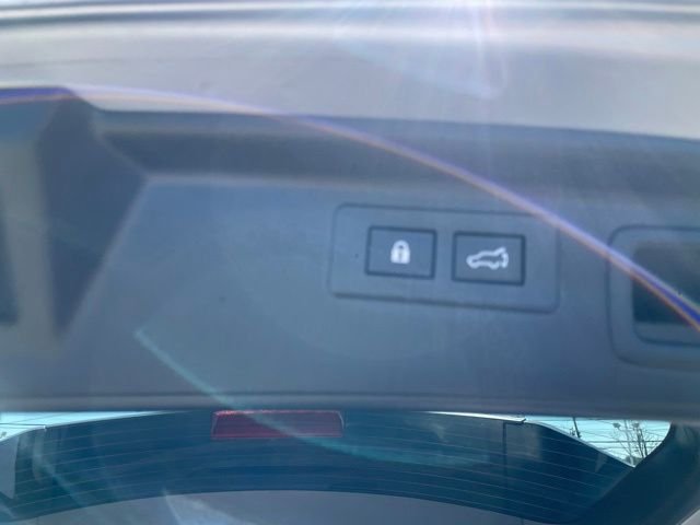 Used 2021 Ice Silver Metallic Subaru Limited image 15