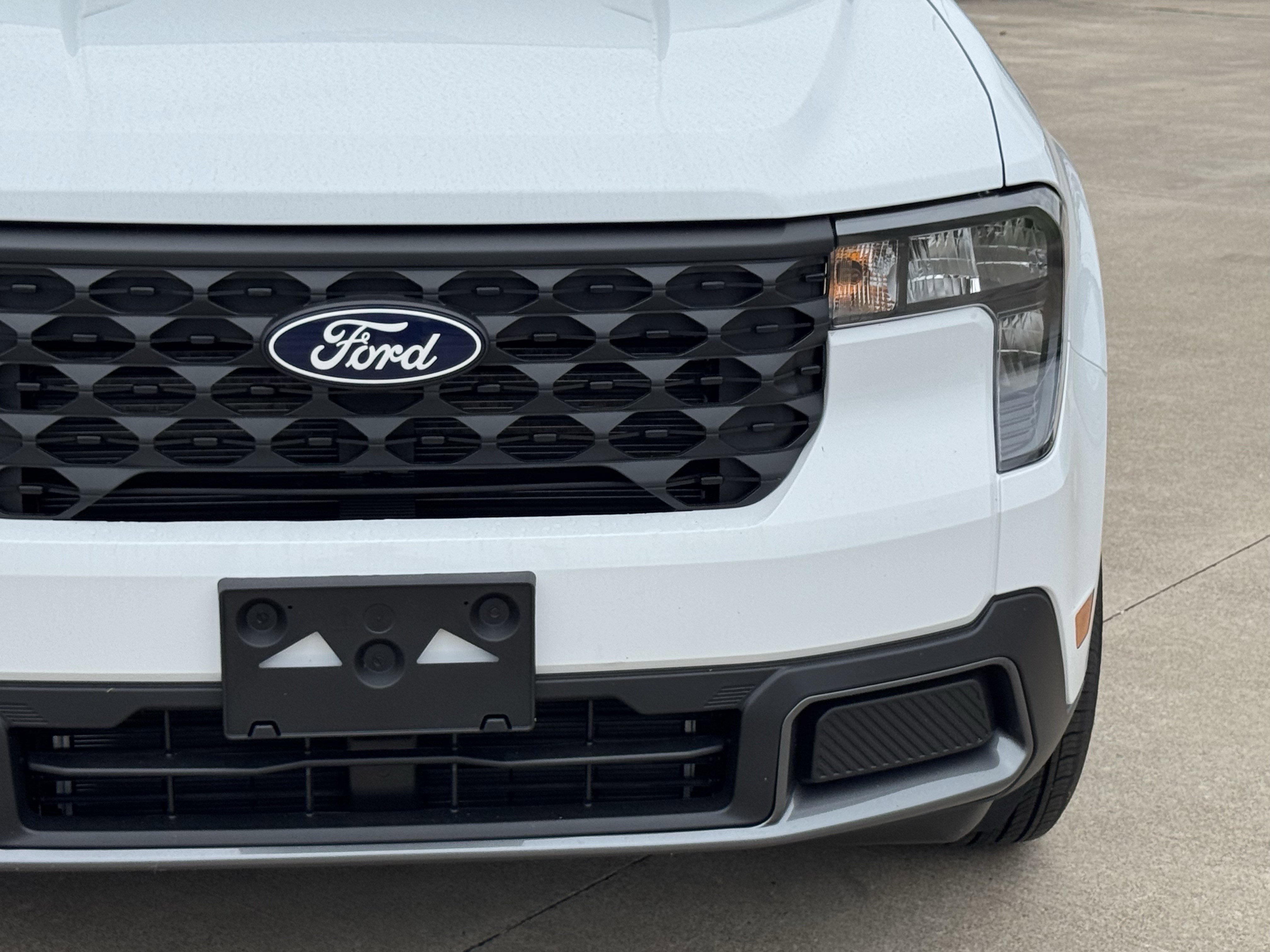 New 2026 Oxford White Ford XLT image 4