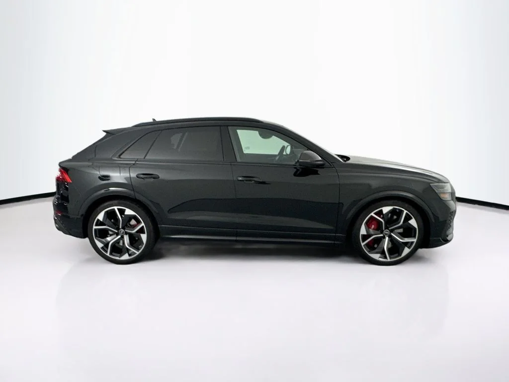 Used 2024  Audi 4.0T image 4