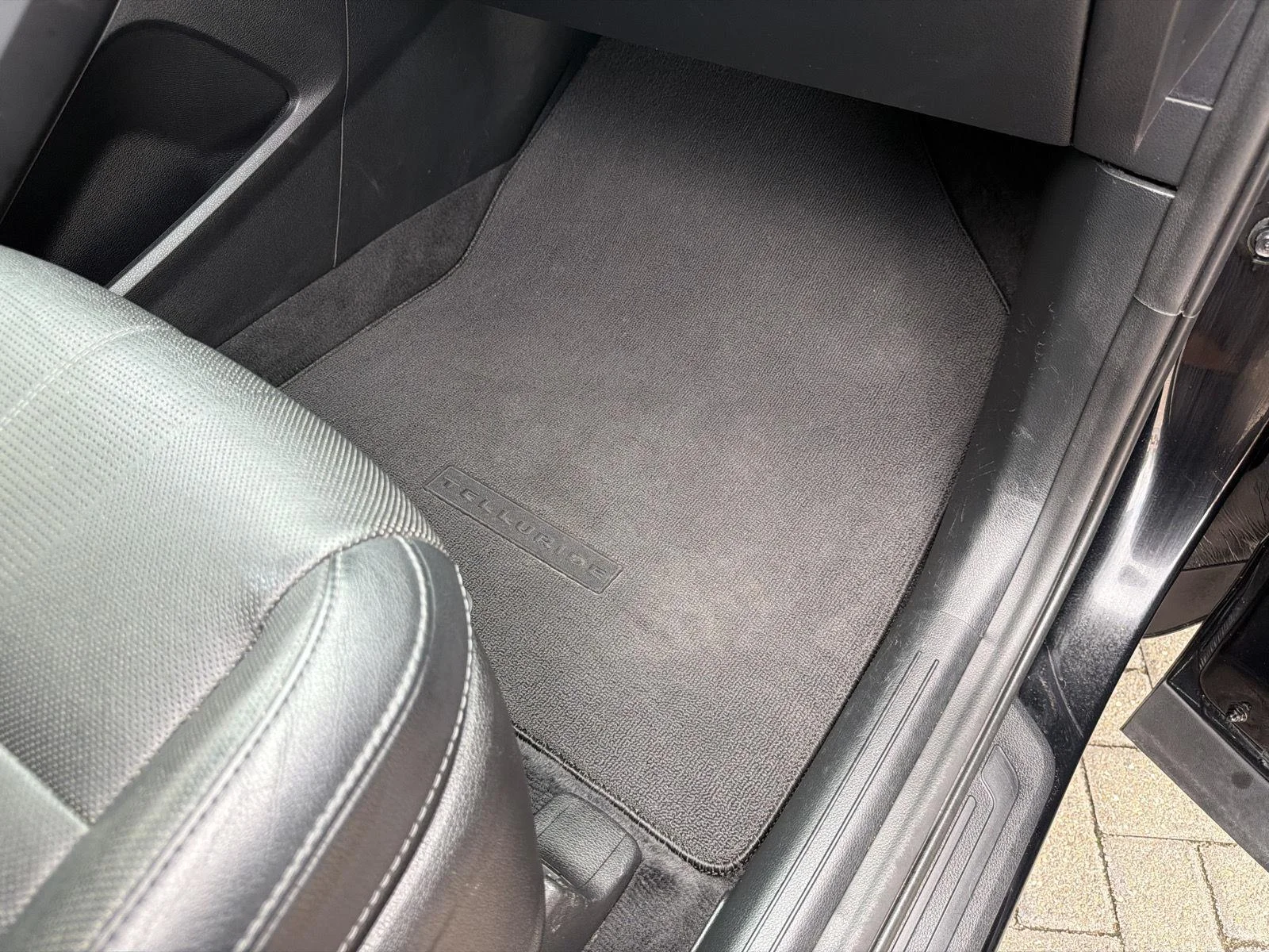 Used 2020 Ebony Black Kia EX image 37