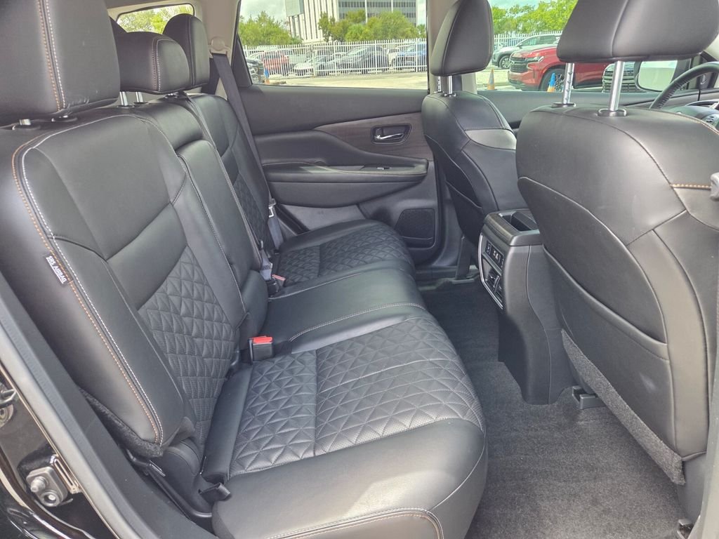 Used 2022 Black Nissan Platinum image 16