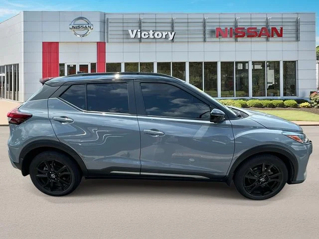 Used 2022 Gray Nissan SR image 2