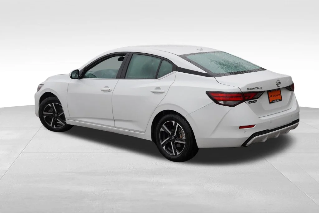 Used 2025 Aspen White Tricoat Nissan SV image 8