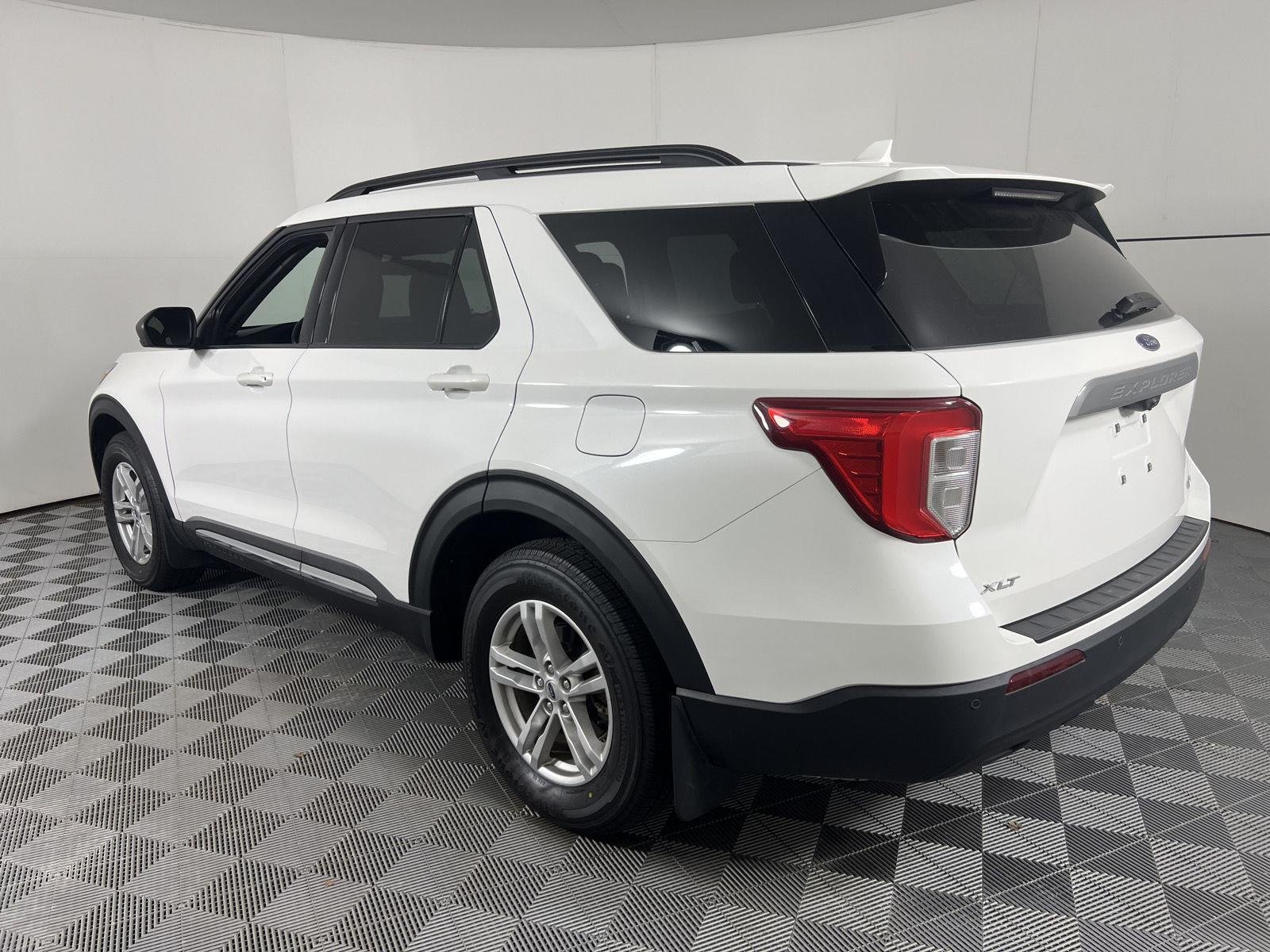 Used 2022 White Metallic Ford XLT image 8