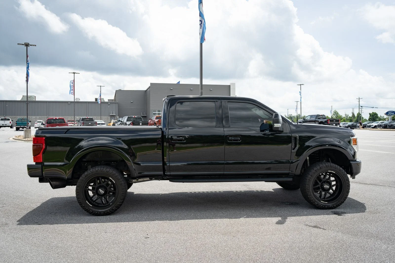 Used 2022 Black Metallic Ford Lariat image 11
