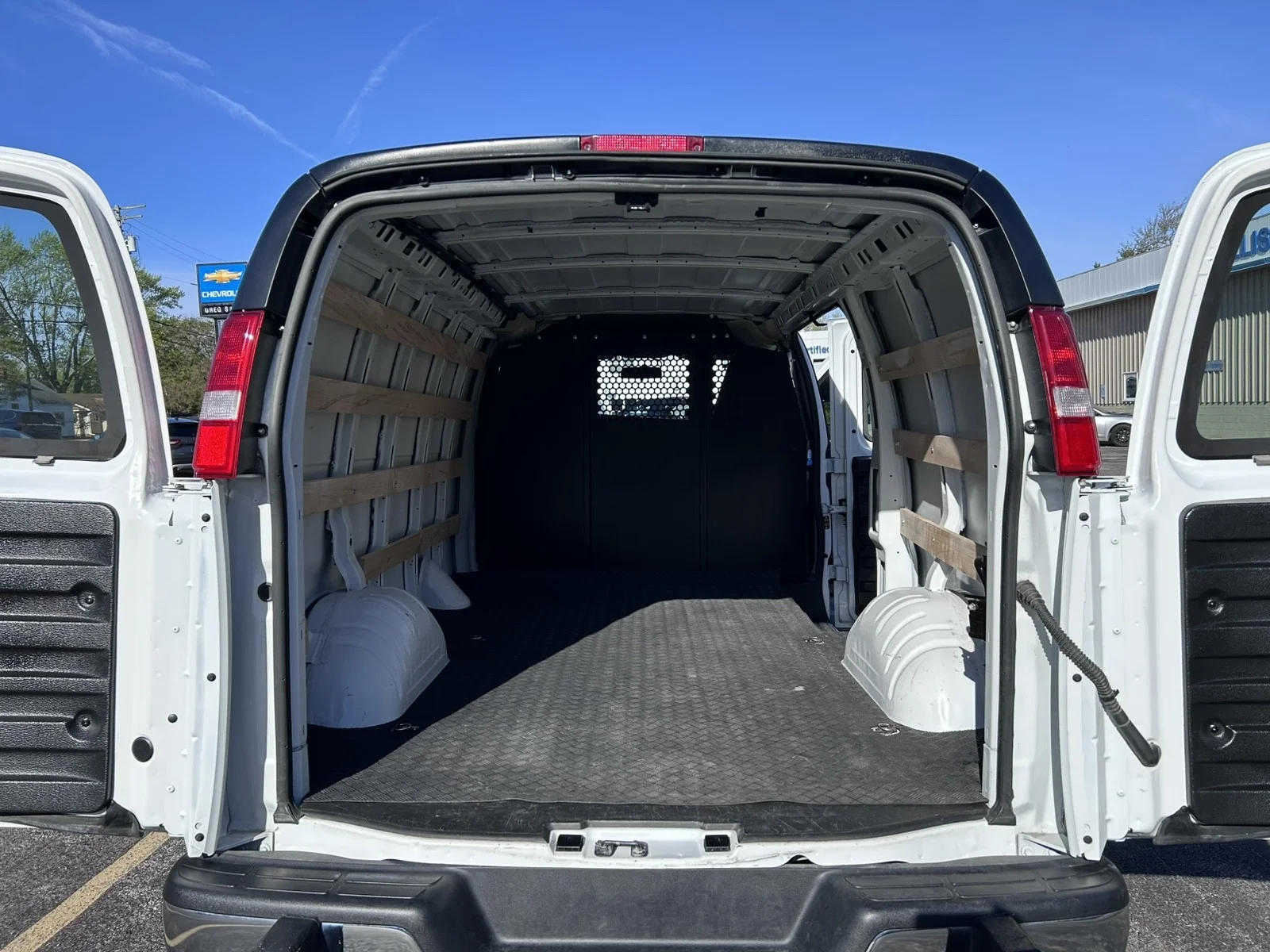 Used 2024 WHITE Chevrolet  image 6