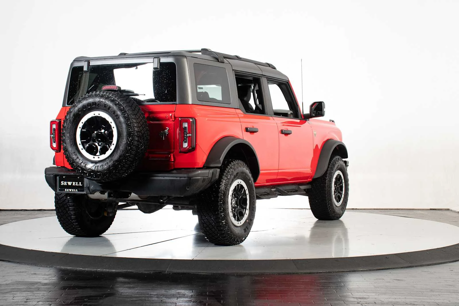 Used 2023 Race Red Ford Badlands image 6