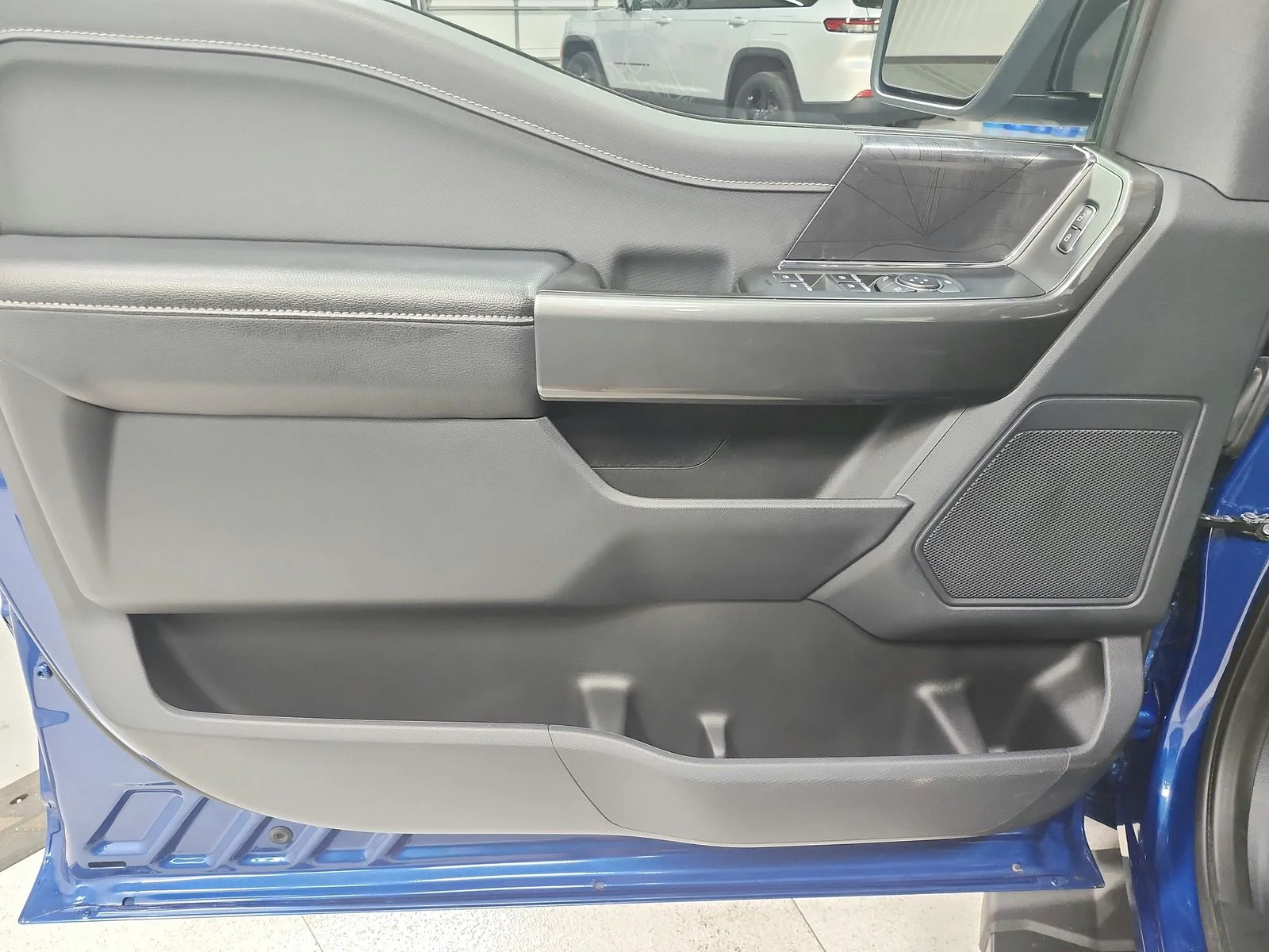 Used 2023  Ford XLT image 32