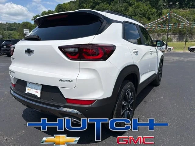 New 2026 Iridescent Pearl Tricoat Chevrolet ACTIV image 3