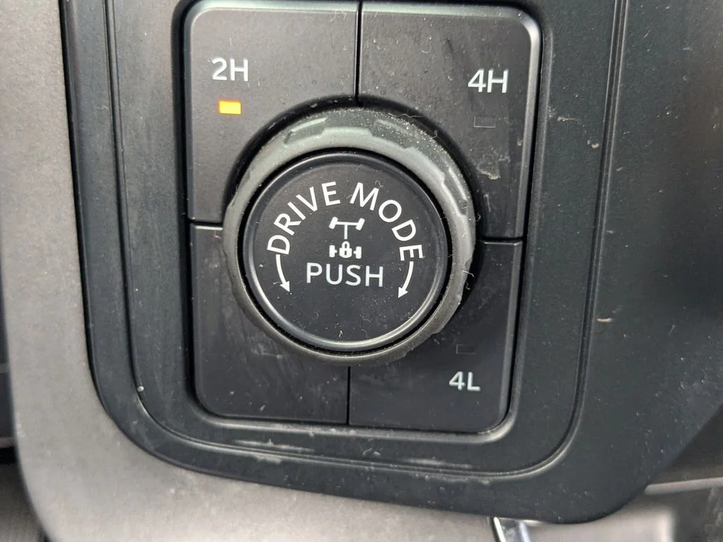 Used 2025 Red Ford XLT image 27