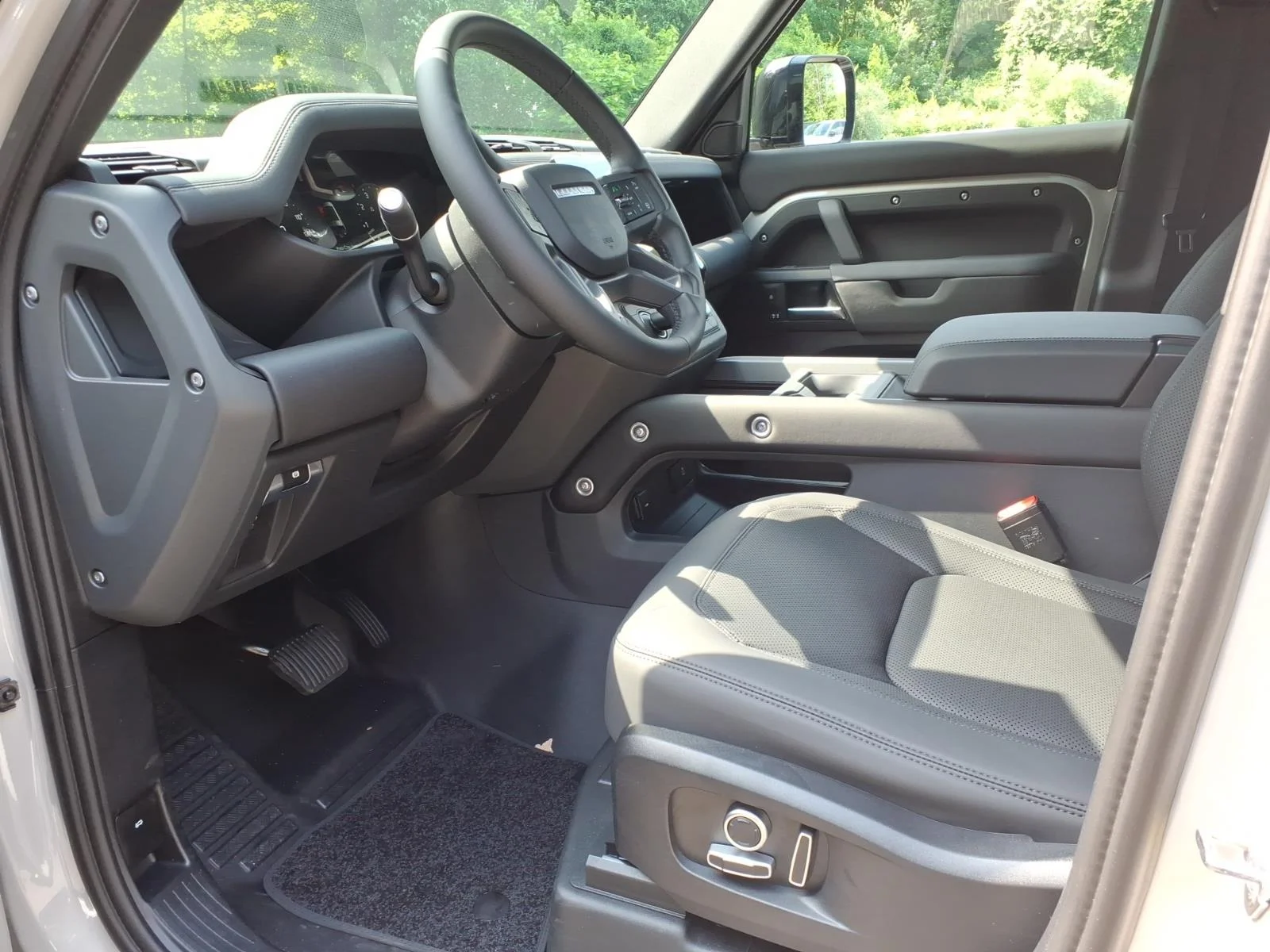 New 2026 Grey Land Rover 130 X-Dynamic SE image 17