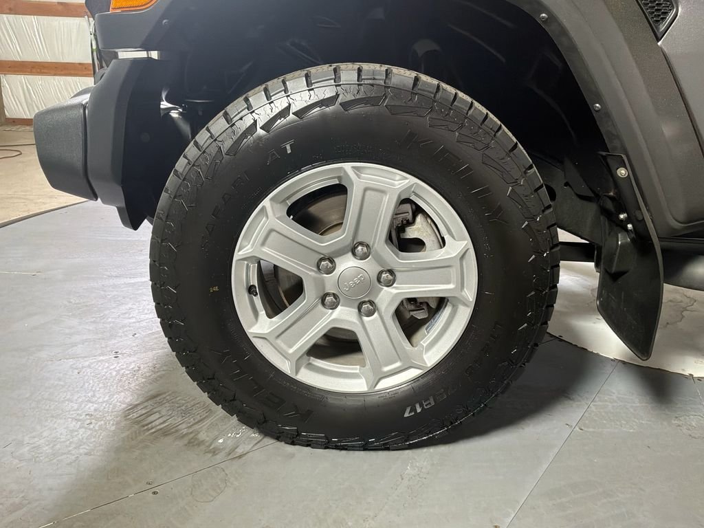 Used 2020 Gray Jeep Unlimited Sport S image 9