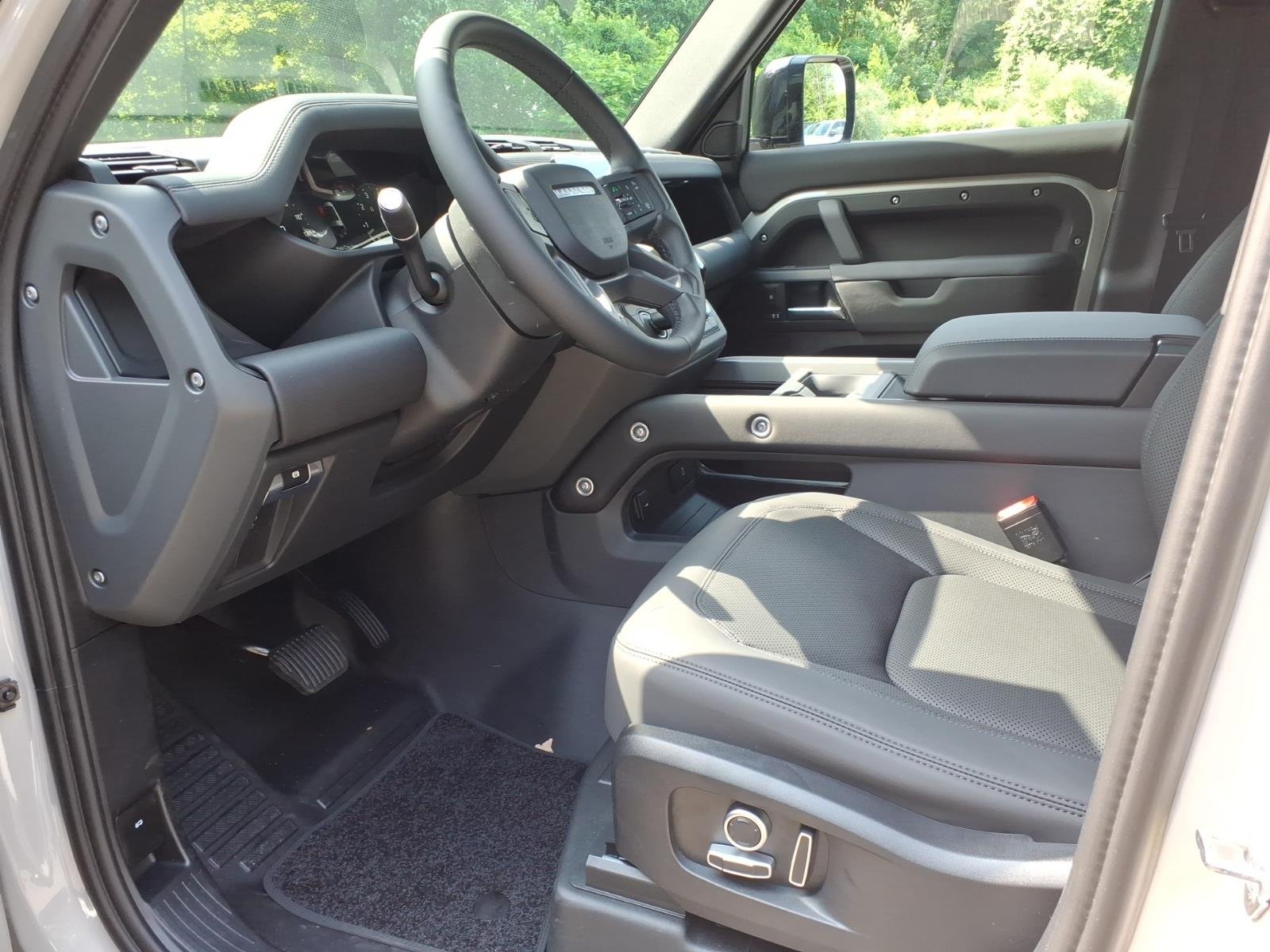 New 2026 Borasco Grey Land Rover 130 X-Dynamic SE image 17
