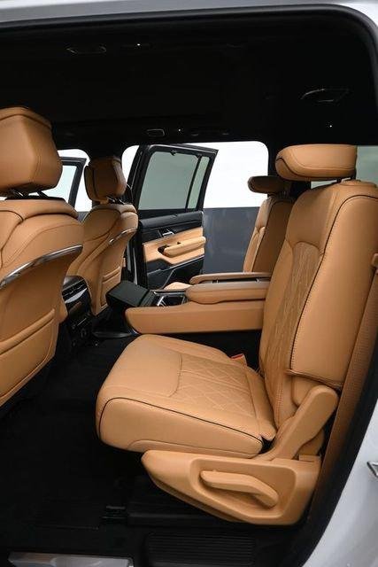 New 2026 Bright White Clear-Coat Exterior Paint Jeep Grand Wagoneer image 8