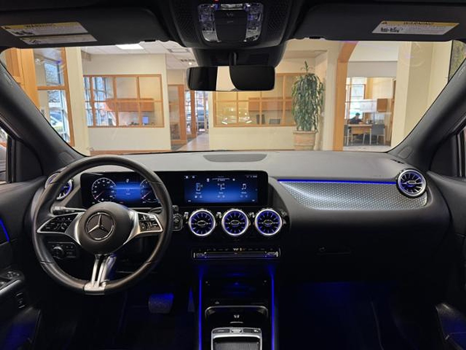 Used 2025 Cirrus Silver Metallic Mercedes-Benz 4MATIC® image 11