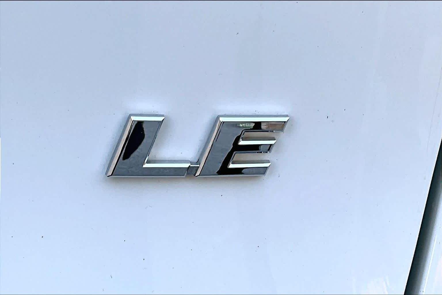 Used 2023 Ice Cap Toyota LE image 10