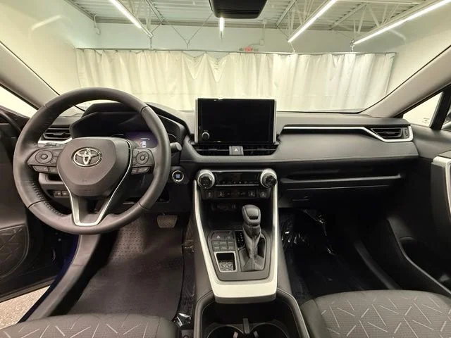 Used 2024  Toyota XLE image 18