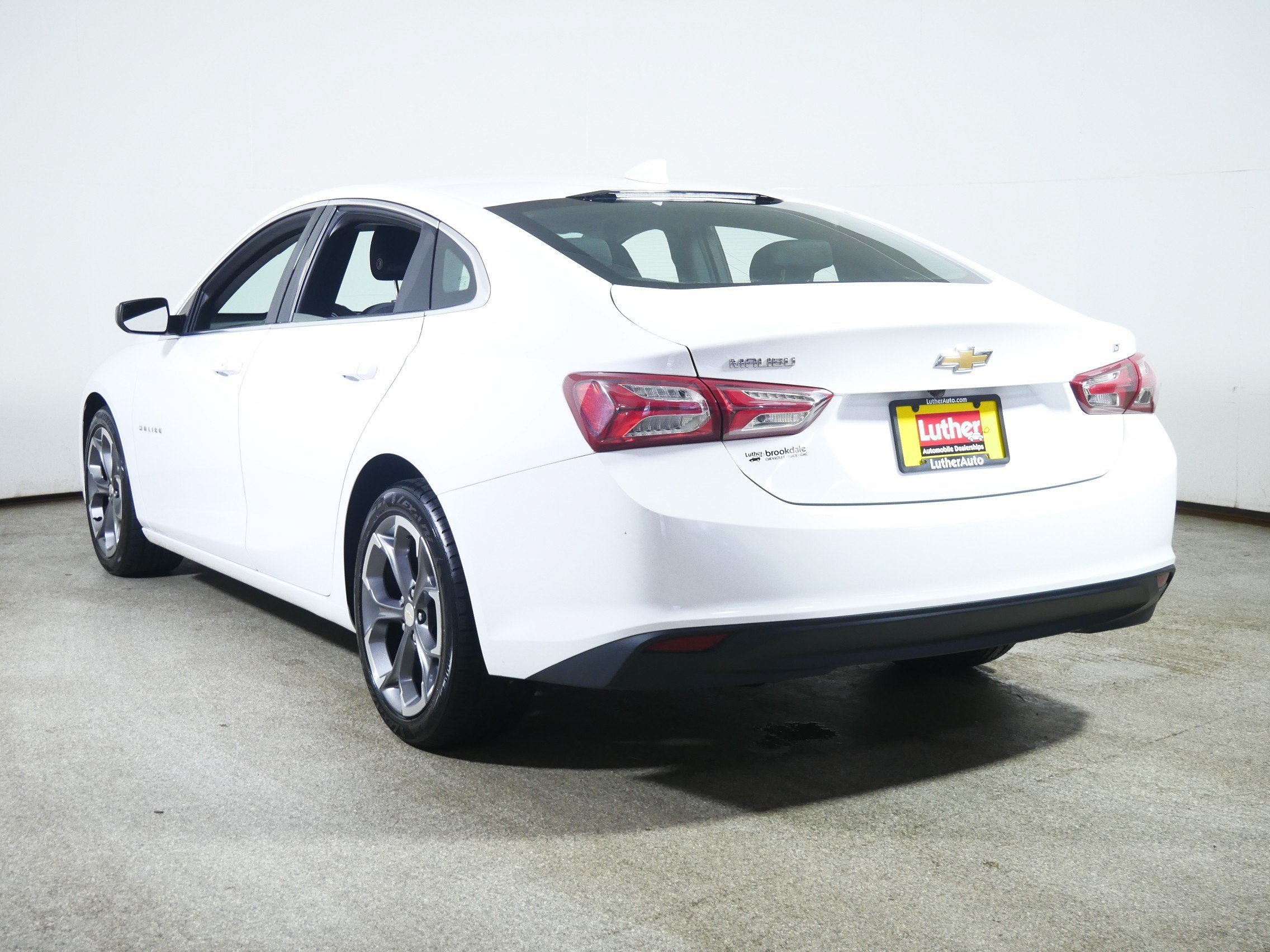 Used 2020 SUMMIT WHITE Chevrolet LT image 5