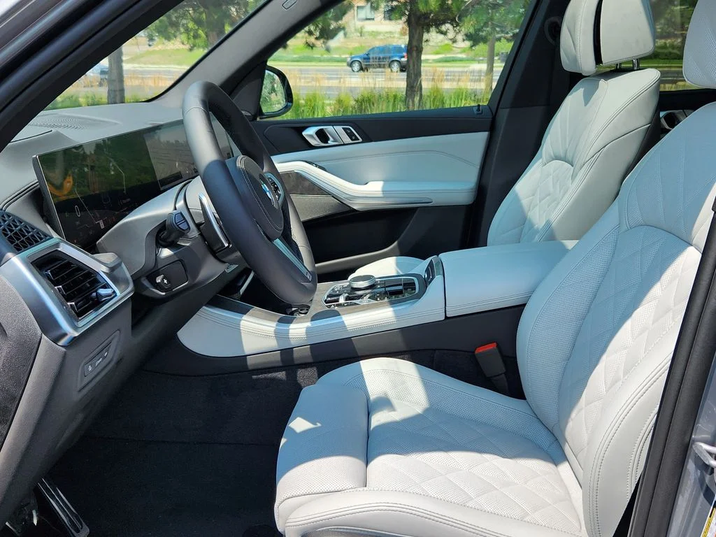 New 2026 Skyscraper Grey Metallic BMW xDrive40i image 10