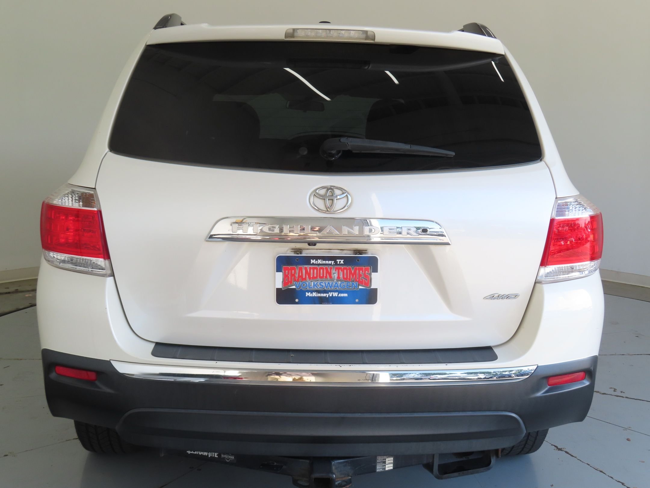 Used 2012 White Toyota Base image 4
