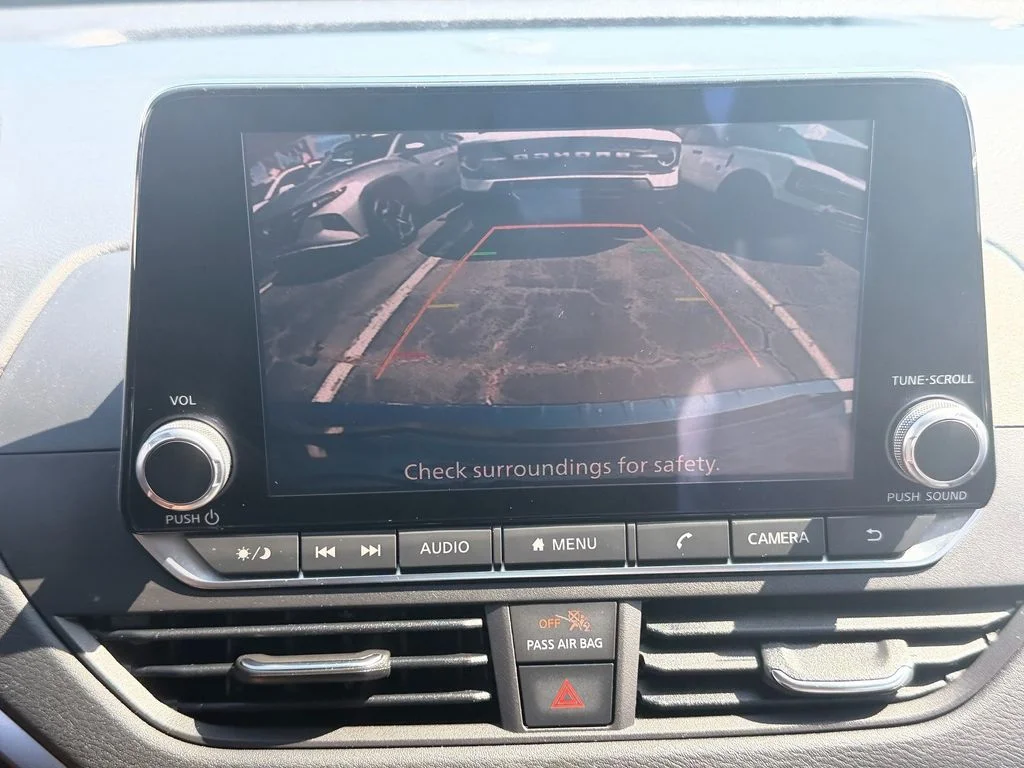 Used 2021 Silver Nissan 2.5 SR image 19