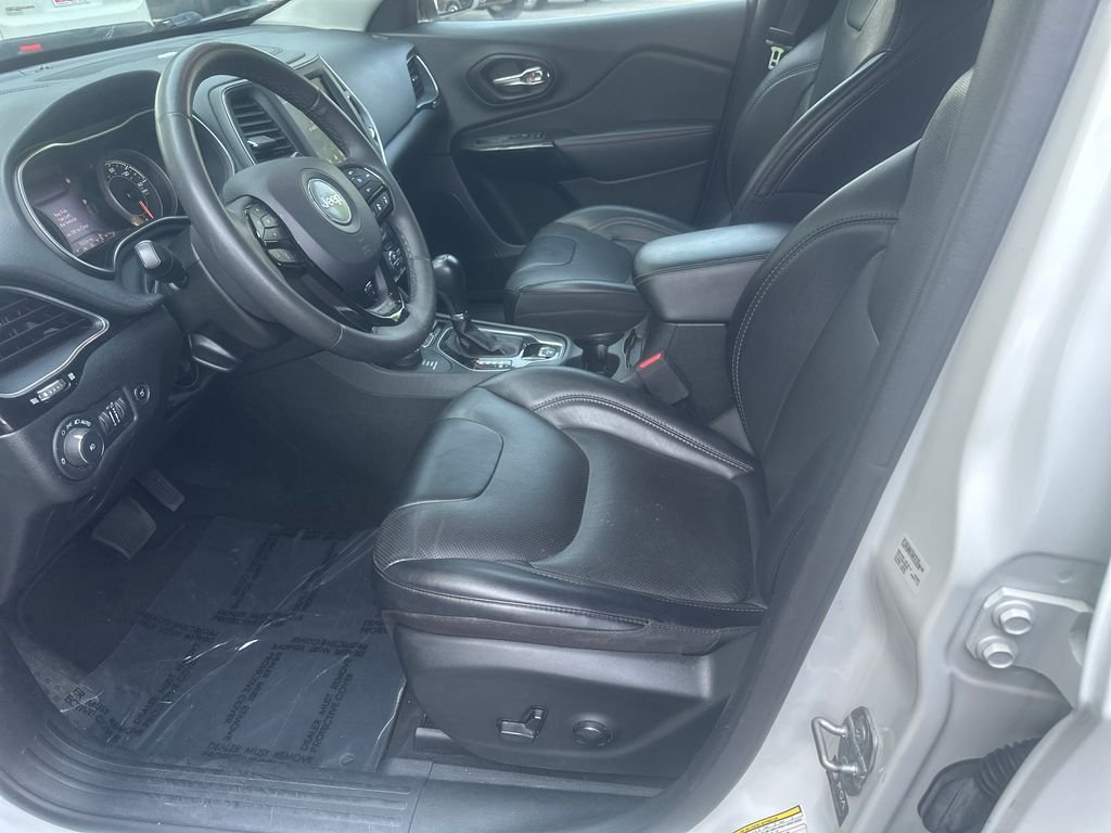 Used 2023 White Jeep Altitude image 9