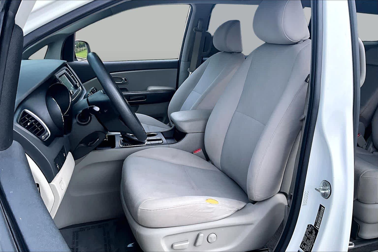 Used 2021 Snow White Pearl Kia LX image 8
